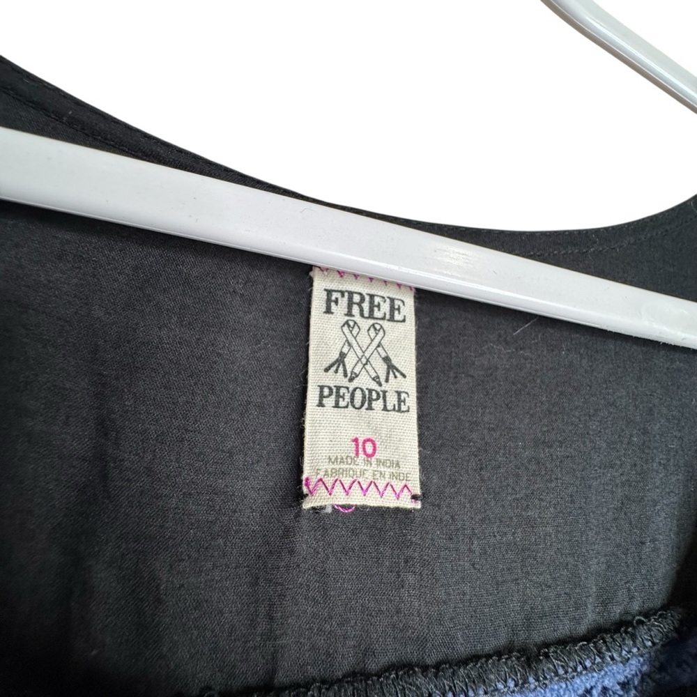 Free People Black Blue Embroidered Ruffle Dress Cotton Lightweight Size 10 H15 - Picture 3 of 8